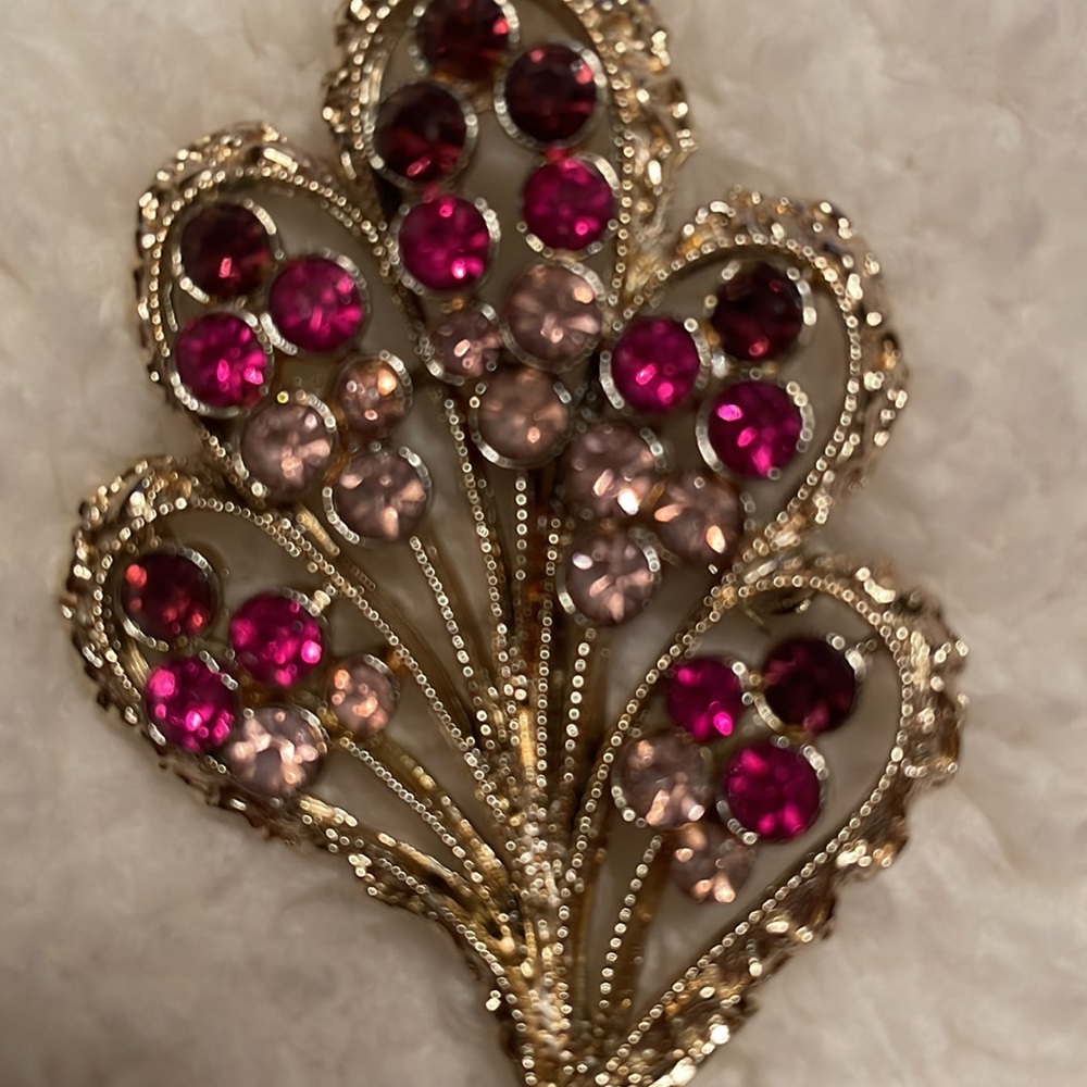 NWOT Beautiful Vintage Pin!! Pink, and purple colors. - Picture 3 of 5